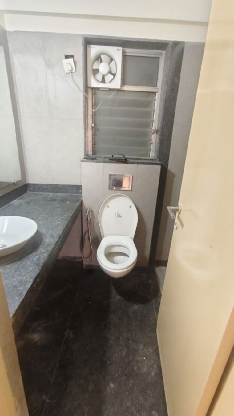 Bathroom, kalpataru-hills-phase-ii 2 Bedroom 700 Sq.Ft. Apartment In Manpada Thane 10564478