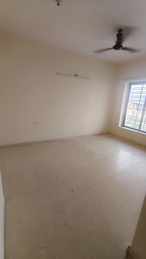 Room in 2 BHK Apartment at Kalpataru Hills Phase II, Manpada – for Rent