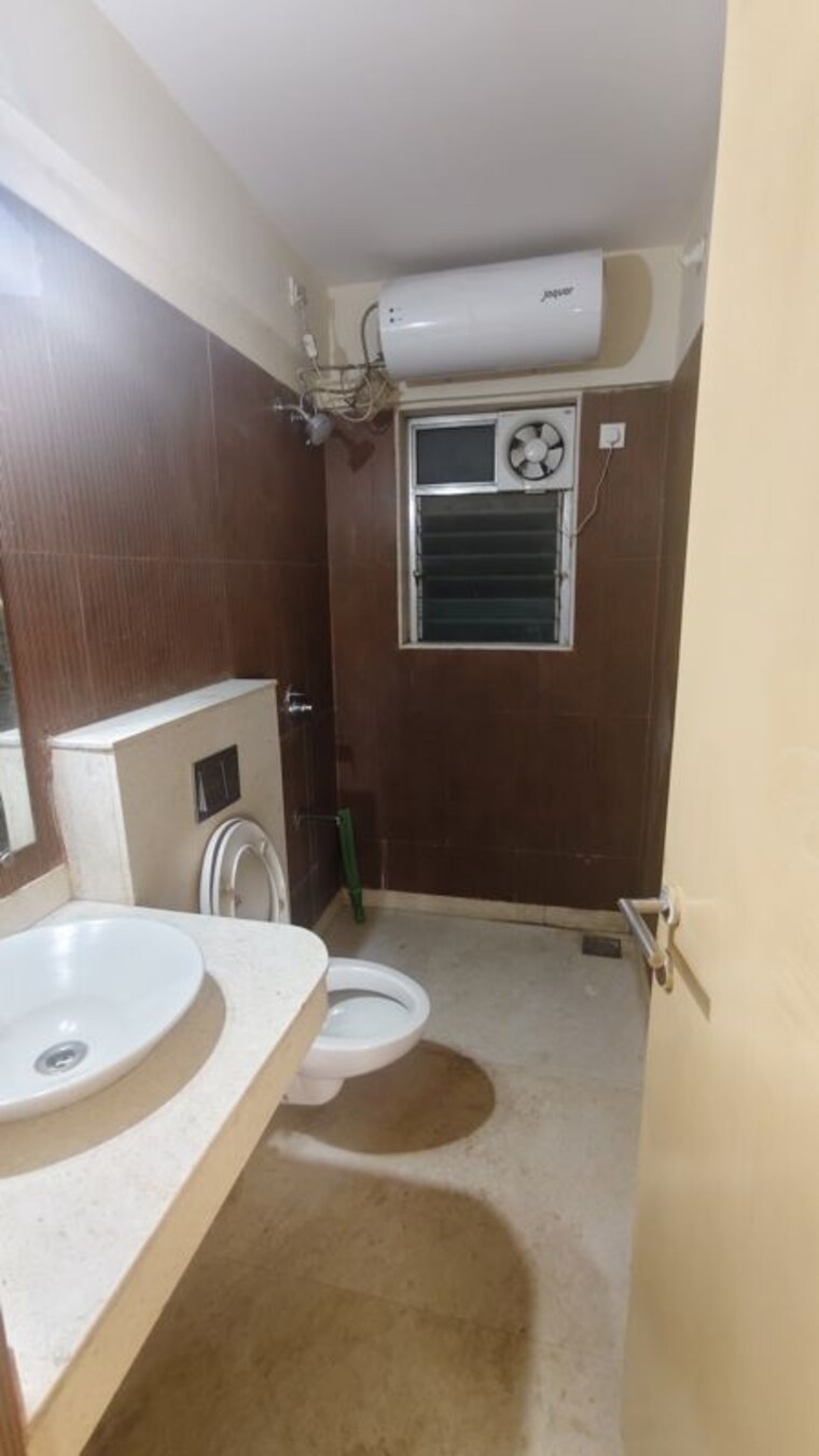 Bathroom, kalpataru-hills-phase-ii 2 Bedroom 700 Sq.Ft. Apartment In Manpada Thane 10564478