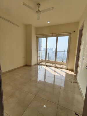 Room in 3.5 BHK Apartment at LnT Crescent Bay T5, Parel – for Rent