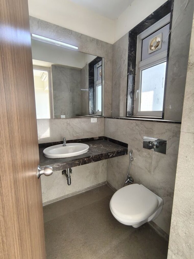 Bathroom, lnt-crescent-bay-t5 3.5 Bedroom 2550 Sq.Ft. Apartment In Parel Mumbai 10564503