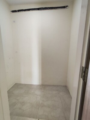 Room in 3.5 BHK Apartment at LnT Crescent Bay T5, Parel – for Rent