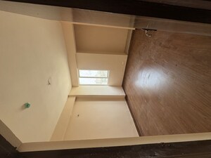 Room in 3 BHK Apartment at Amrapali Dream Valley – for Rent