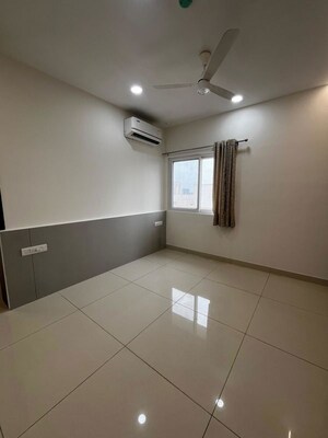Room in 3.5 BHK Apartment at Prestige Tranquil, Kokapet – for Rent
