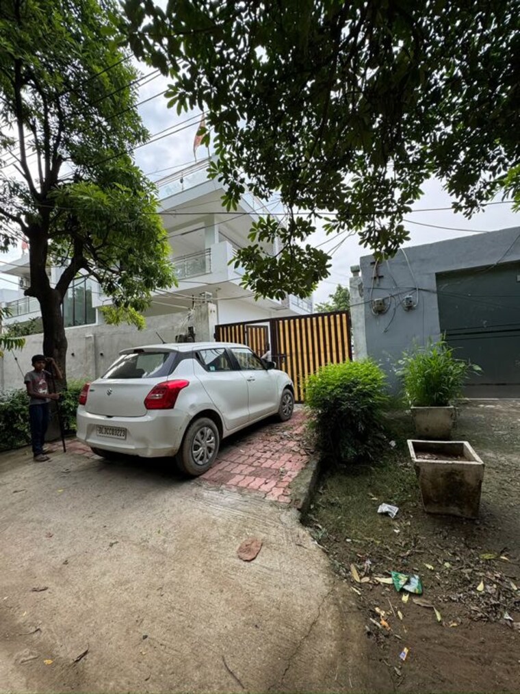  Parking, chattarpur 3 Bedroom 4000 Sq.Ft. Independent House In Chattarpur Delhi 10564551