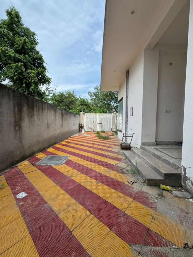 Balcony, chattarpur 3 Bedroom 4000 Sq.Ft. Independent House In Chattarpur Delhi 10564551