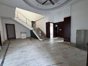 Parking in 3 BHK Independent House at Chattarpur – for Rent
