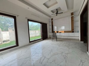 Room in 3 BHK Independent House at Chattarpur – for Rent
