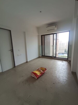 Room in 3 BHK Apartment at Sheth Avante, Kanjurmarg West – for Rent