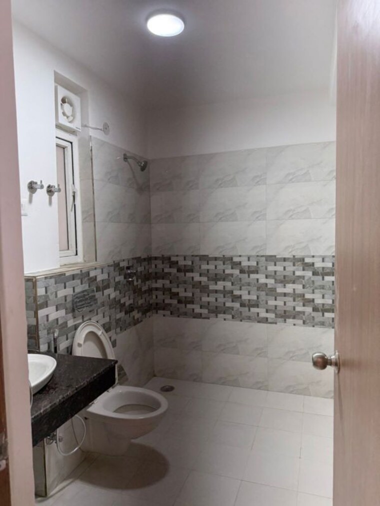 Bathroom, ats-homekraft-pious-hideaways 3.5 Bedroom 1500 Sq.Ft. Apartment In Sector 150 Noida 10564595