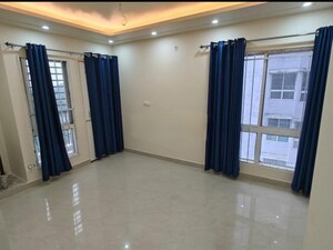 Room in 4 BHK Apartment at Gomti Nagar – for Rent