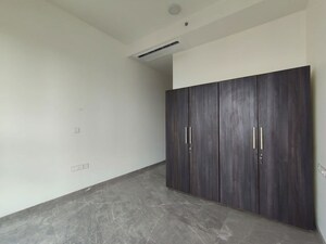 Room in 3 BHK Apartment at Prestige Jasdan Classic, Mahalaxmi – for Rent