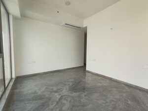 Room in 3 BHK Apartment at Prestige Jasdan Classic, Mahalaxmi – for Rent