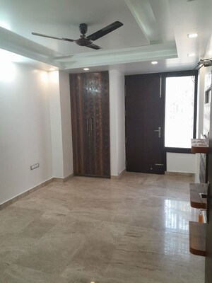 Room in 3 BHK Builder Floor at Unitech South City II, Sector 50 – for Rent