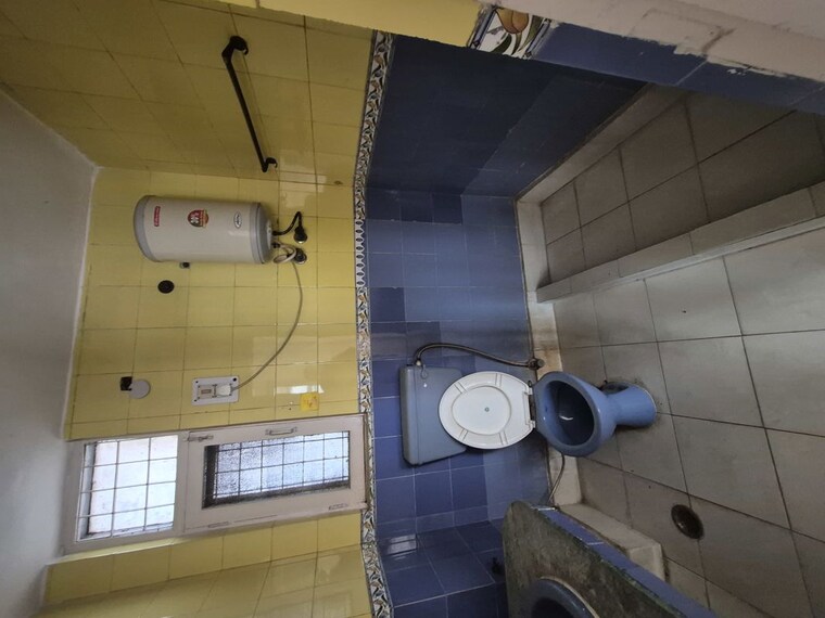 Bathroom, mayur vihar 3.5 Bedroom 1350 Sq.Ft. Apartment In Mayur Vihar Delhi 10564678
