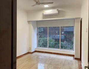 Room in 3.5 BHK Apartment at Windermere CHS Andheri West, Andheri West – for Sale
