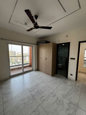 Room in 3 BHK Apartment at Sumadhura Olumpus, Nanakramguda – for Rent