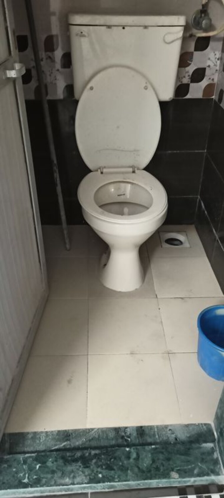 Bathroom, standard-prabha-chs 1 Bedroom 240 Sq.Ft. Apartment In Prabhadevi Mumbai 10564726