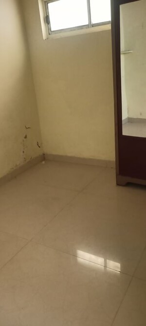 Room in 1 RK Apartment at Ahuja Towers, Prabhadevi – for Rent
