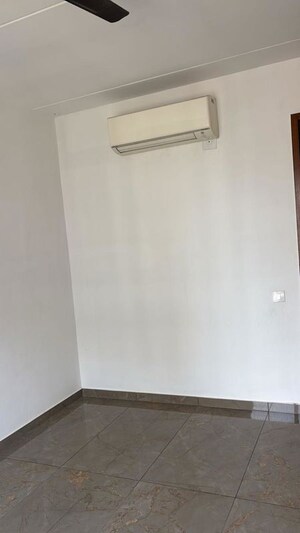 Room in 3.5 BHK Apartment at Ganesh Malabar Retreat, Near Nirma University On Sg Highway – for Rent