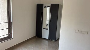 Room in 3.5 BHK Apartment at Ganesh Malabar Retreat, Near Nirma University On Sg Highway – for Rent