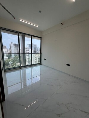 Room in 4 BHK Apartment at Anandi Bhuvan, Santacruz East – for Rent