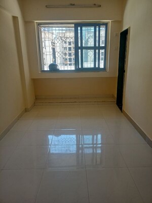 Room in 1 RK Apartment at Irani Chawl, Lower Parel – for Rent
