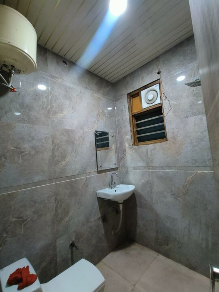 Bathroom, malviya nagar 2 Bedroom 850 Sq.Ft. Builder Floor In Malviya Nagar Delhi 10564756