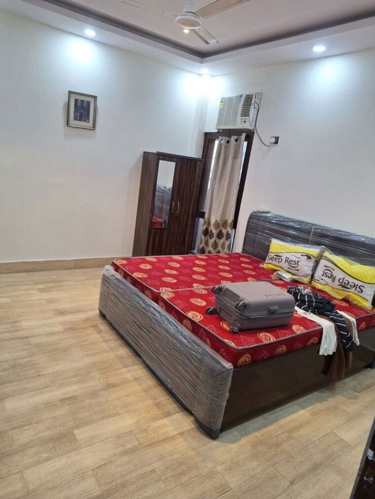 Bedroom, freedom fighters enclave 2 Bedroom 900 Sq.Ft. Apartment In Freedom Fighters Enclave Delhi 10525065