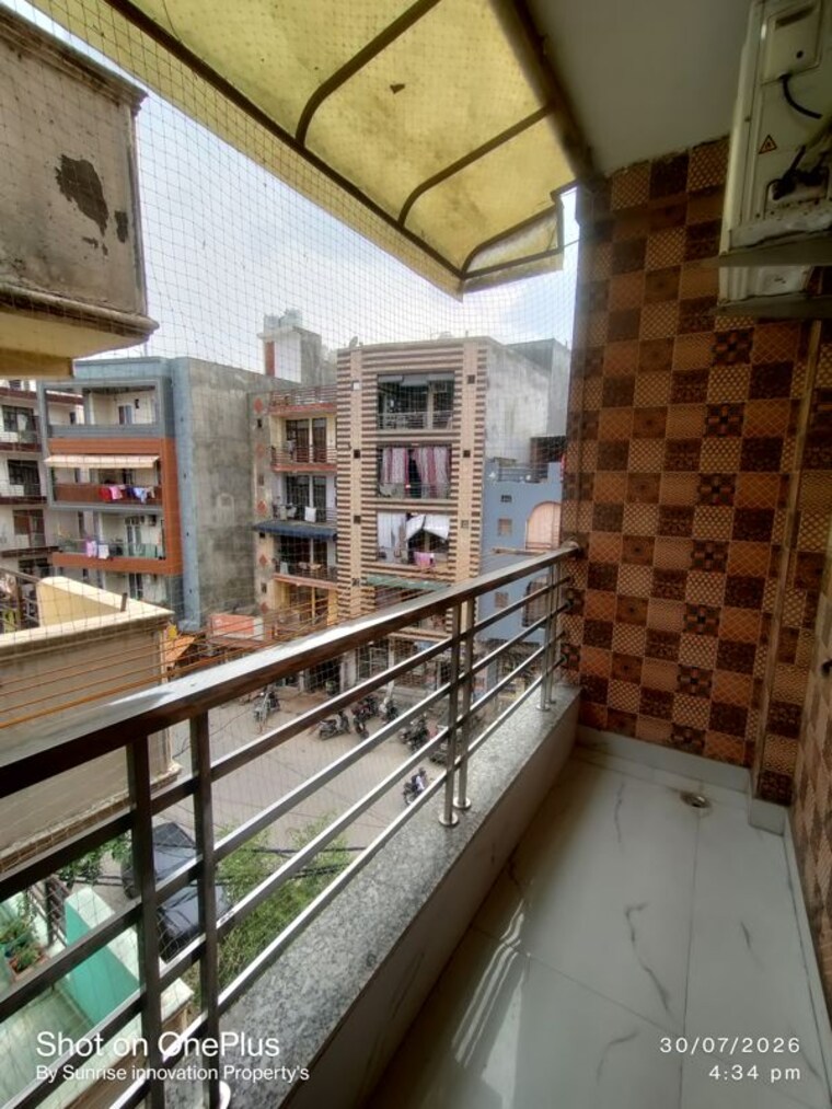 Balcony, dwarka mor 3 Bedroom 100 Sq.Yd. Builder Floor In Dwarka Mor Delhi 10564807