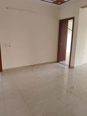Room in 3 BHK Builder Floor at Sector 9 – for Rent
