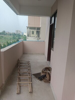 Balcony in 4 BHK Apartment at Sagar Kunj Apartments, Sector 9a – for Rent