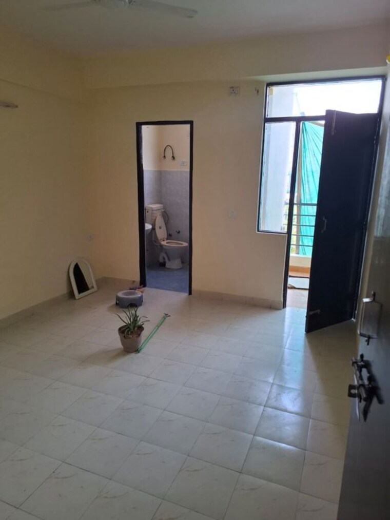 Room, sector 9 3 Bedroom 2570 Sq.Ft. Independent House In Sector 9 Gurgaon 10535588