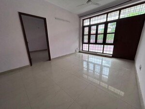 Room in 3 BHK Independent House at Sector 9 – for Rent