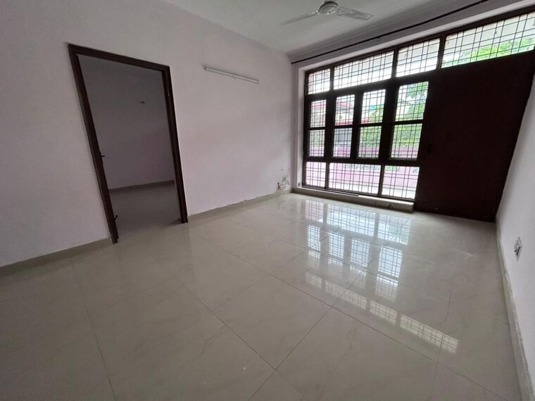 Room, sector 9 3 Bedroom 2570 Sq.Ft. Independent House In Sector 9 Gurgaon 10535588