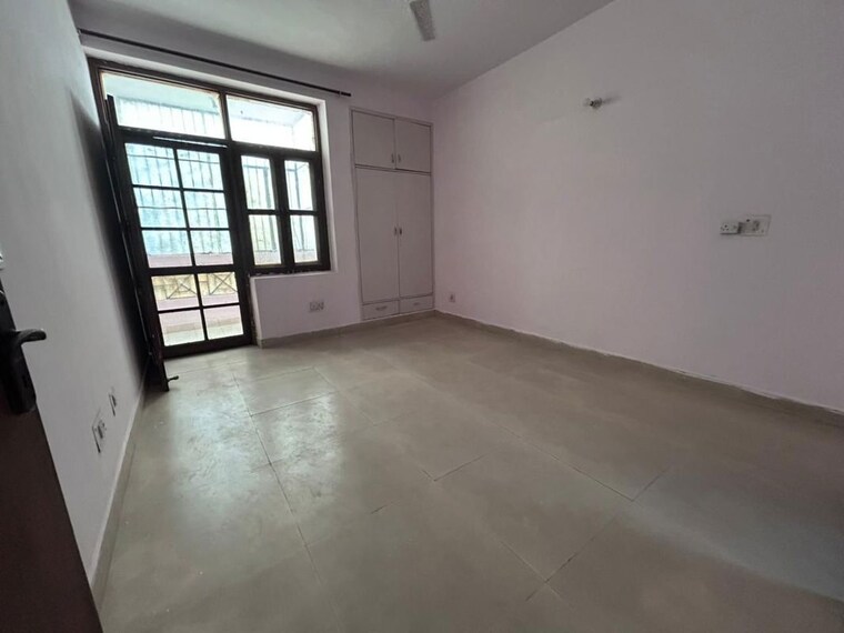 Room, sector 9 3 Bedroom 2570 Sq.Ft. Independent House In Sector 9 Gurgaon 10535588