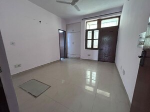 Room in 3 BHK Independent House at Sector 9 – for Rent