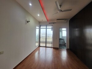 Room in 3.5 BHK Apartment at Central Park II-Bellevue, Sector 48 – for Rent