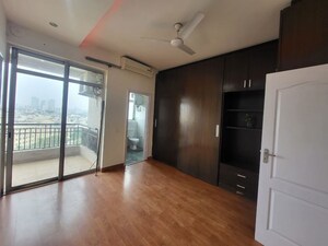 Room in 3.5 BHK Apartment at Central Park II-Bellevue, Sector 48 – for Rent
