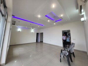 Room in 3.5 BHK Apartment at Central Park II-Bellevue, Sector 48 – for Rent