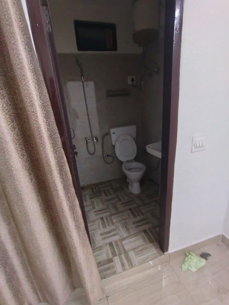 Bathroom, chattarpur 1 Bedroom 450 Sq.Ft. Builder Floor In Chattarpur Delhi 10564896