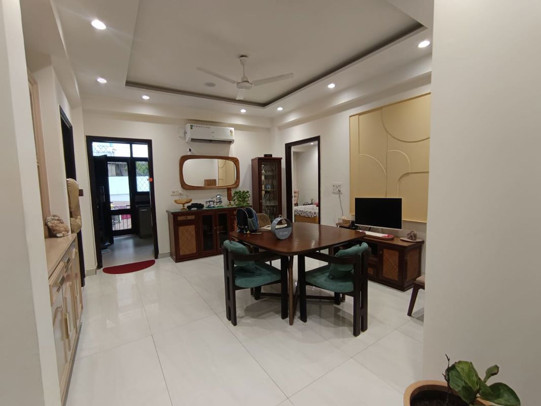 2.5 BHK + Prayer Room,Servant Room,Study Room,Extra Room,Basement,Store Room 1200 Sq.Ft. Builder Floor in Smart World Orchard