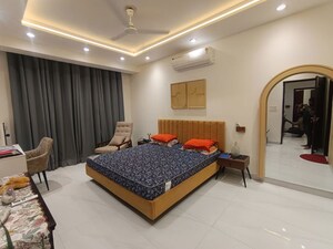 Bedroom in 2.5 BHK Builder Floor at Smart World Orchard, Sector 61 – for Rent