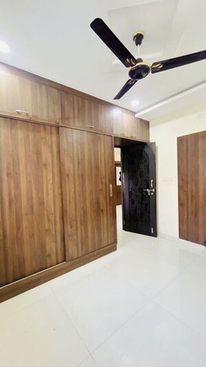 Room in 2 BHK Apartment at Golden Tulip Kondapur, Kondapur – for Rent