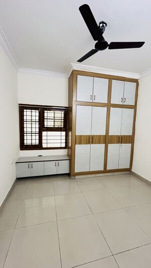 Room in 3 BHK Apartment at Golden Tulip Kondapur, Kondapur – for Rent