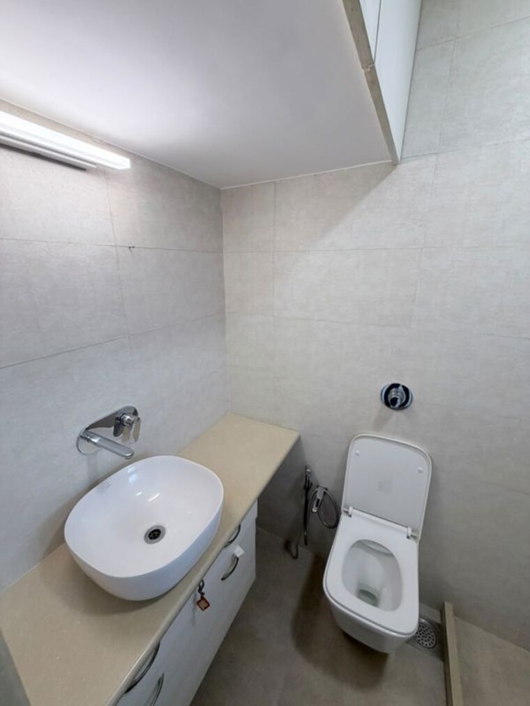 Bathroom, sunteck-gilbird 3 Bedroom 900 Sq.Ft. Apartment In Andheri West Mumbai 10564928