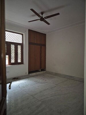 Room in 3 BHK Builder Floor at Sector 15 – for Rent
