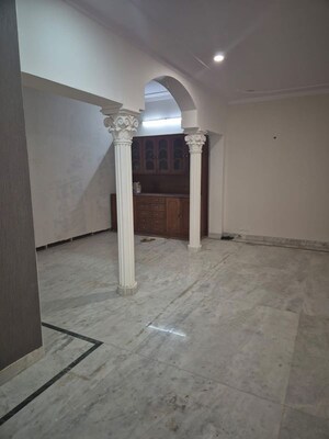 Room in 3 BHK Builder Floor at Sector 15 – for Rent