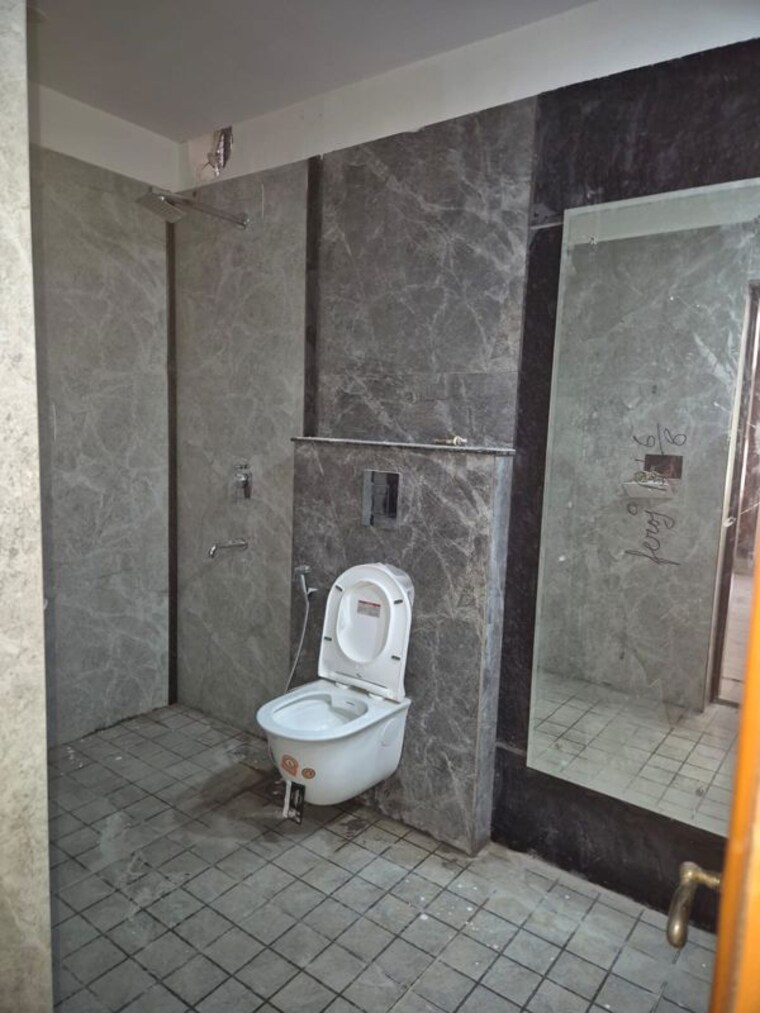 Bathroom, sector 15 3 Bedroom 2500 Sq.Ft. Builder Floor In Sector 15 Gurgaon 10564942