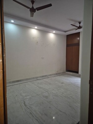 Room in 3 BHK Builder Floor at Sector 15 – for Rent